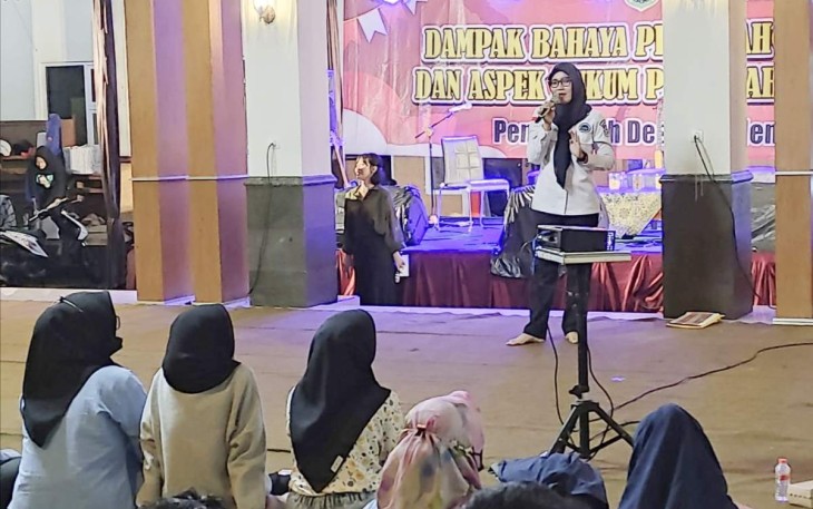 Penyuluhan bahaya narkoba di kantor Desa Pendem Kota Batu, Kamis (29/12) malam