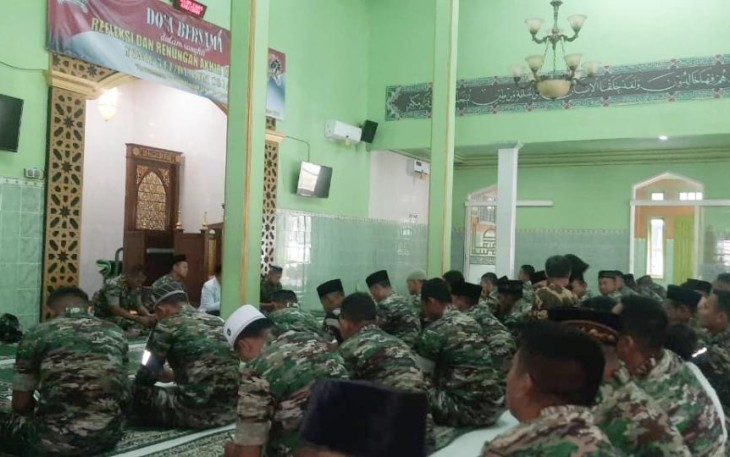 Doa bersama prajurit Yonif 511/DY