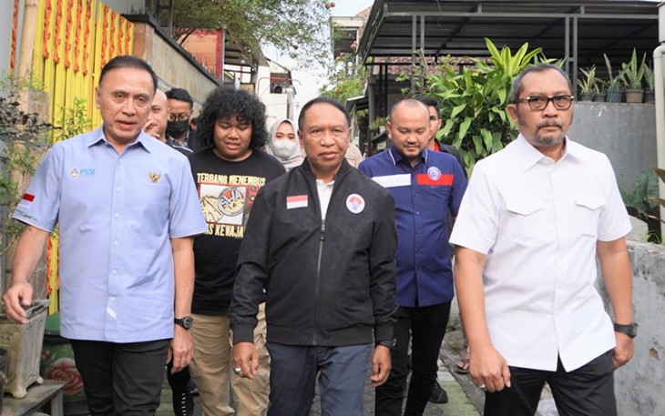 Wakil Ketua DPRD Jatim Sahat Tua Simanjuntak (Kenakan baju putih)