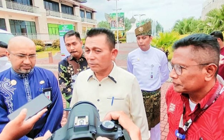 Gubernur Ansar Ahmad bersama Kadis Pariwisata Kepri Luki Zaiman Prawira dan GGM Bintan Resort Abdul Wahab saat diwawancarai awak Media, Jumat (14/10/2022).