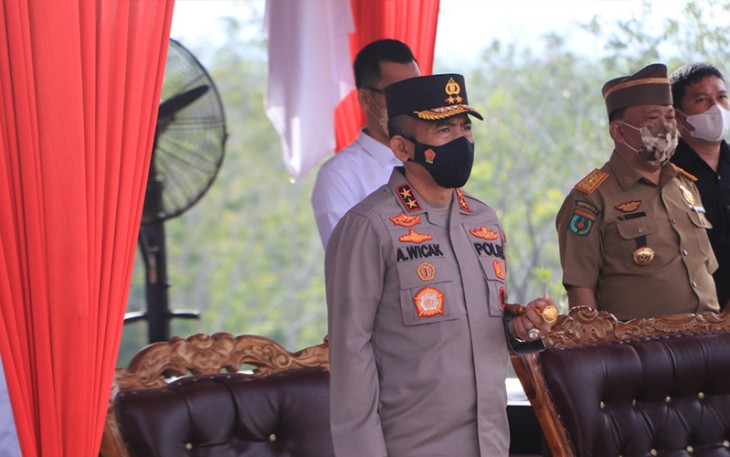 Kapolda Bengkulu Irjen Pol.Drs. Agung Wicaksono, M.Si saat mengikuti apel bendera bulan K3