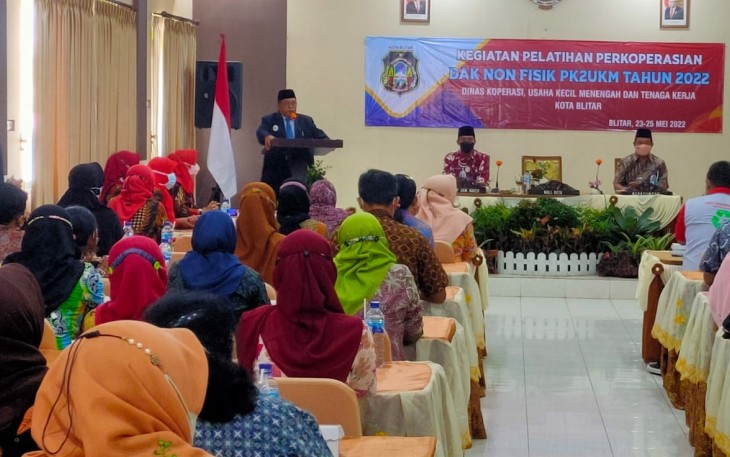 Walikota Blitar Santoso Saat Berikan Sambutan Pengarahan Dalam Pelatihan Perkoperasian oleh DinkopUMNaker Pemkot Blitar