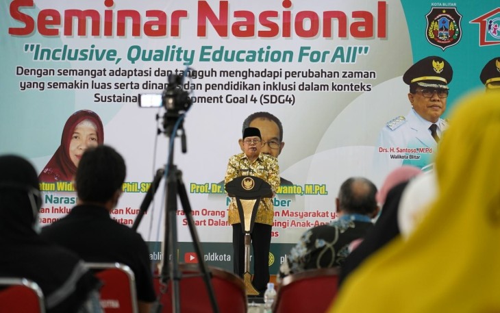 Walikota Blitar Santoso Saat Berikan Sambutan Pengarahan Kepada Peserta Seminar Nasional Pelayanan Autis di Kota Blitar