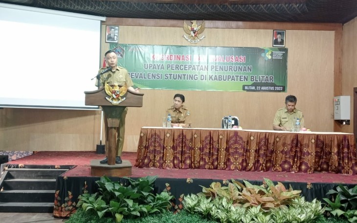 Wabup Blitar Rahmat Santoso Berikan Sambutan Pengarahan Pada Kegiatan Monev Penanganan Stunting (foto : Faisal NR / Klikwarta.com)