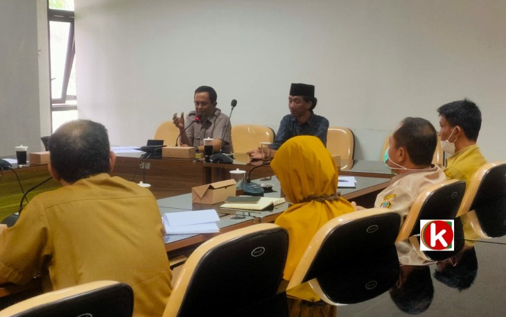 Komisi III DPRD Kabupaten Blitar Raker bersama Dinas Perumahan, Kawasan dan Permukiman Kabupaten Blitar. (foto : Faisal NR / Klikwarta.com)