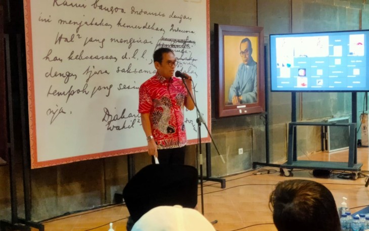 Wakil Walikota Blitar Tjutjuk Sunario Berikan Sambutan di Acara Pameran Foto di Perpusnas Proklamator Bung Karno