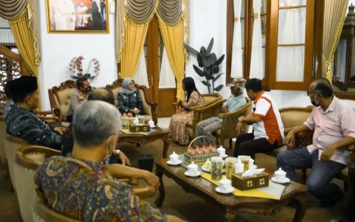 Pertemuan Gendro Wulandari bersama Ayahnya Didampingi Perwakilan LP-KPK bertemu Bupati Blitar Rini Syarifah dan Struktural Gugus Tugas Reforma Agraria (GTRA) Kabupaten Blitar.