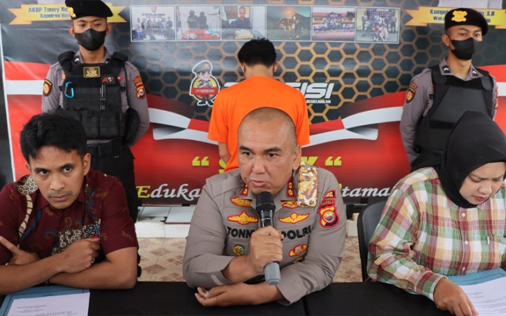 Kapolres Rejang Lebong Polda Bengkulu AKBP Tonny Kurniawan, didampingi Kasatres Narkoba Iptu CP. Tuhuteru, Kasi Humas Iptu Bertha saat memberikan keterangan kepada wartawan di Mapolres Rejang Lebong, Jumat (2/9/2022).