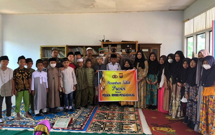 Foto bersama usai kegiatan Pesantren Kilat Presisi