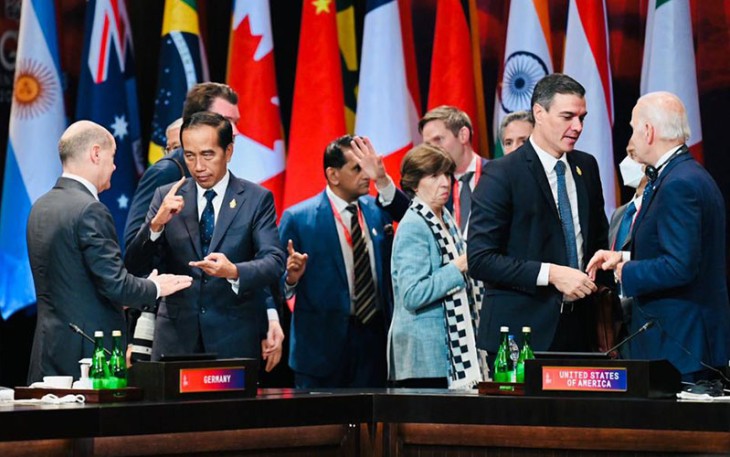 Presiden Jokowi disela pertemuan KTT G20 di Bali