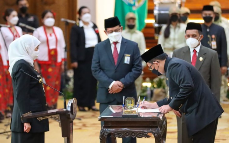 Pelantikan Adhy Karyono menjadi Sekretaris Daerah (Sekda) Provinsi Jawa Timur (Jatim), Jumat (15/07/2022).