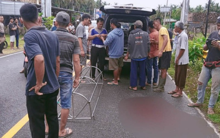 Proses evakuasi korban tewas