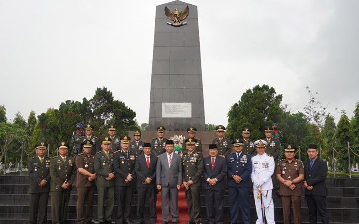 Tiga Pilar Banyumas saat Ziarah ke TMP Tanjung Nirwana Purwokerto