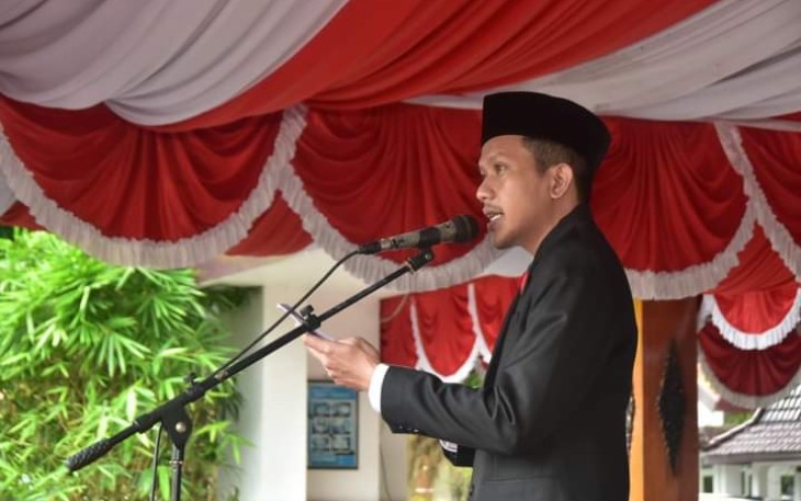 Wakil Bupati Trenggalek, Syah Muhamad Natanegara, saat memberikan sambutan Hari Jadi Provinsi Jawa Timur ke-77, di halaman Pendapa Manggala Praja Nugraha, Rabu (12102022).