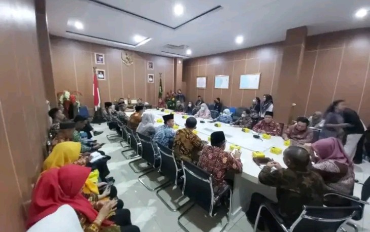Rapat entry meeting pemeriksaan kinerja pendahuluan atas pengelolaan sampah dengan pihak Pemerintah Kota Bengkulu, di ruang rapat Hidayah kantor walikota Bengkulu, Kamis, 1 September 2022, Foto: Dok