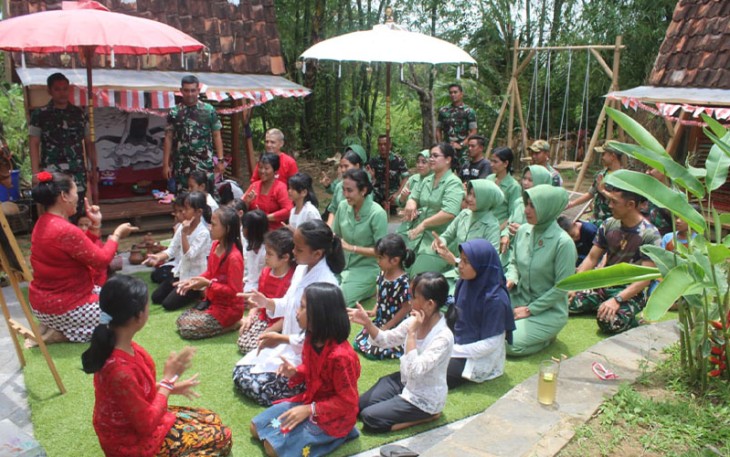 Parade Cinta Indonesia-Yonarmed 11 Kostrad saat Edukasi Anak-anak Sekolah Kasih I Care Borobudur