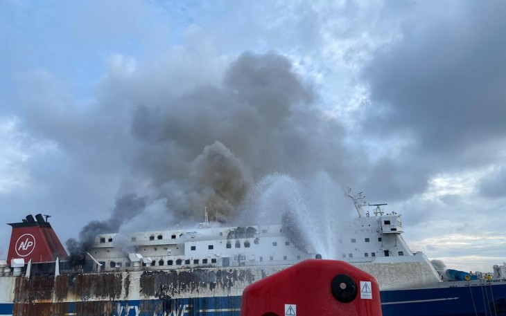 Pasca pemadaman api saat kapal terbakar