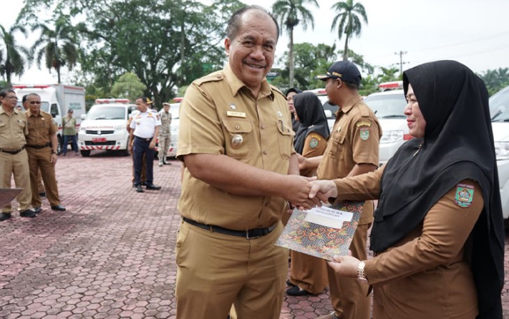 Bupati saat Serahkan Ambulance Kepada Dinkes Kabupaten Asahan