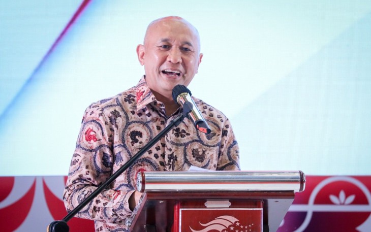 MenKopUKM Teten Masduki saat menjadi pembicara pada Rakor Monitoring Implementasi Inpres Nomor 2 Tahun 2022 tentang Percepatan Peningkatan Penggunaan Produk Dalam Negeri (PDN), dan Produk UMKM-Koperasi, di ICE BSD, Tangerang, Banten, Selasa (29/11).
