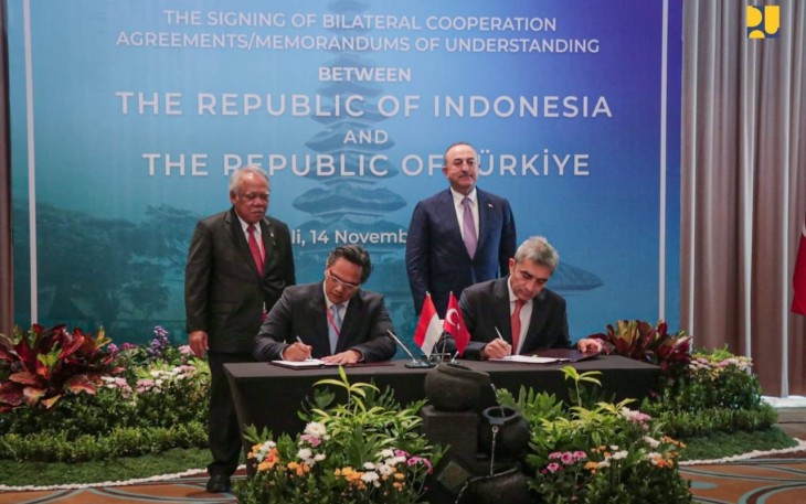 Indonesia dan Turki melakukan penandatanganan kontrak kerja sama dalam rangkaian kegiatan KTT G20 Indonesia di Nusa Dusa, Bali, pasa Senin (14 November 2022). Foto: Humas PUPR