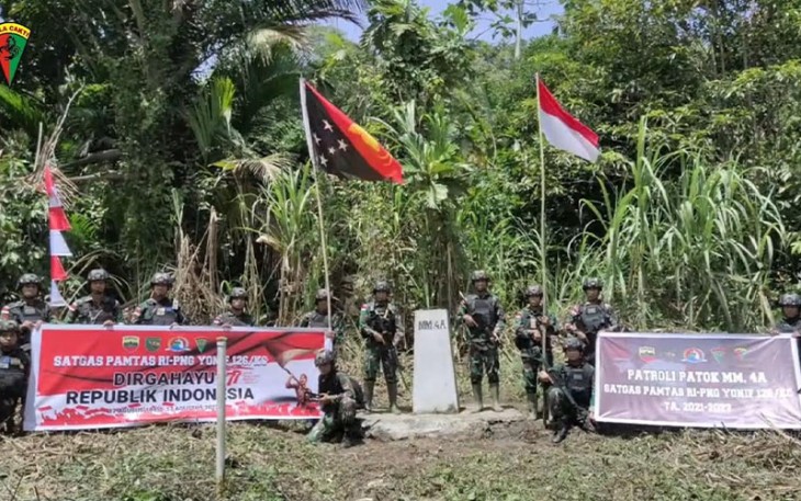Dansatgas Yonif 126/KC saat Laksanakan Patroli Patok di Perbatasan RI-PNG