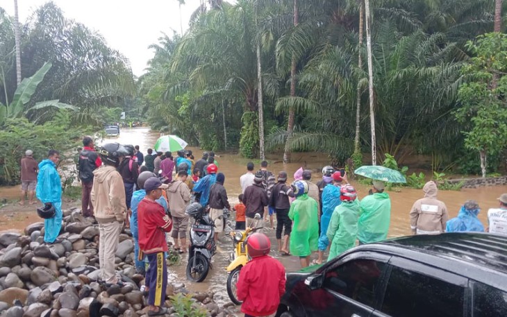 Akses jalan Bengkulu-Manna macet total pasca terendam banjir