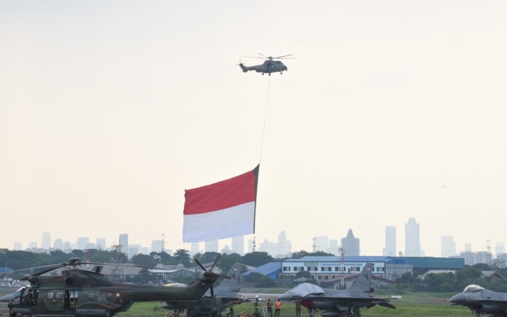 Bendera Merah Putih ukuran besardikibarkan pada acara demo udara dan merupakan bentuk partisipasi Koharmatau dalam rangka Peringatan HUT ke-77 Republik Indonesia pada tanggal 17 Agustus 2022 di Istana Negara Jakarta.