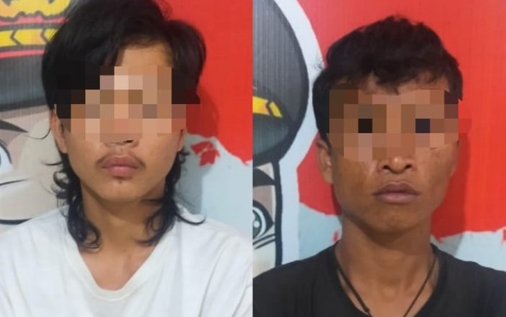 dua tersangka (diborgol) saat diamankan