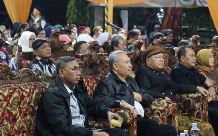 Sejumlah tokoh jawa saat menghadiri pagelaran Wayang Kulit Sabtu malam.