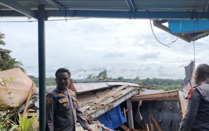Polsek MMS bersama BPBD saat Tinjau Lokasi Tanah Longsor di Mukomuko