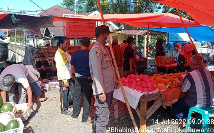 Bhabinkamtibmas saat Binluh Harkamtibmas dan Prokes