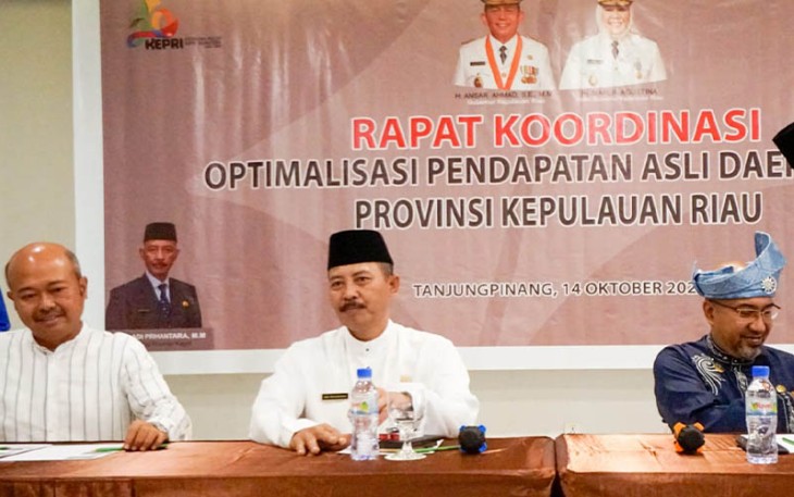 Sekdaprov Adi Prihantara saat Pimpin Rakor Optimalisasi PAD 