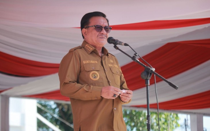 Walikota Bitung saat memberikan arahan pada apel awal kerja berjalan Pemkot Bitung.