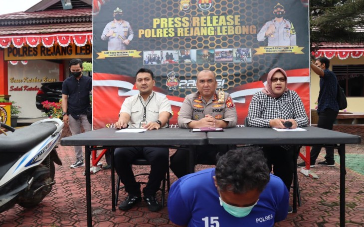 Kapolres Rejang Lebong Polda Bengkulu AKBP H. Tonny Kurniawan, S.IK saat press release yang berlangsung di Lapangan Satya Haprabu.