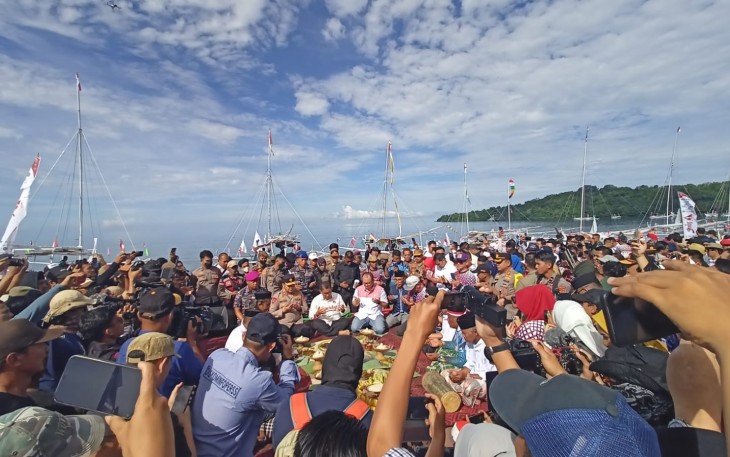 Gemuruh ribuan penonton di Pantai Silopo, Rabu 31 Agustus.