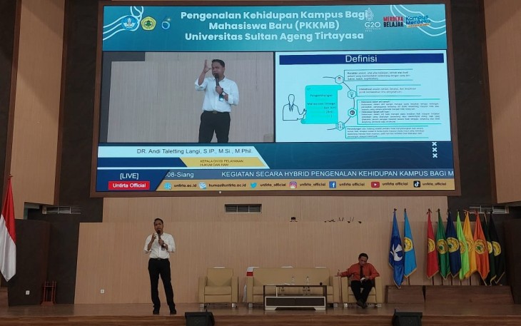 Kepala Divisi Pelayanan Hukum dan Hak Asasi Manusia Banten, Andi Taletting Langi saat memberikan pendalaman materi , Senin (15/08/2022).