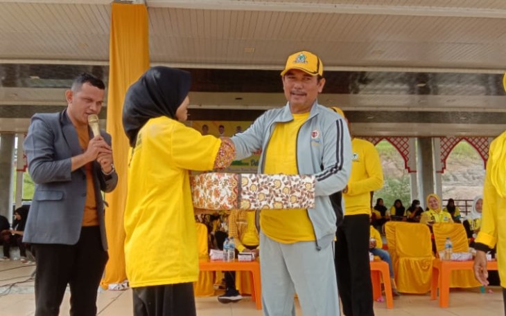 Pembagian Doorprize Jalan Santai HUT Ke-58 Golkar 