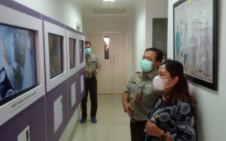 Anggota Komisi B DPRD Jawa Timur Agatha Retnosari saat melakukan kunjungan langsung ke Pusat Veteriner Farma (Pusvetma). 