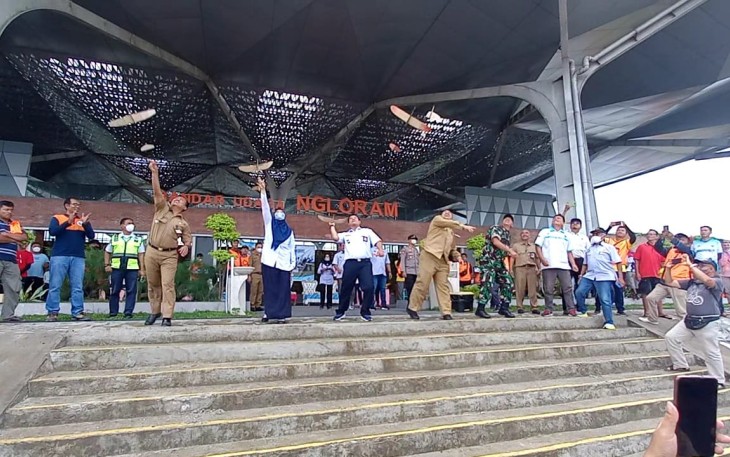 Bupati Blora Arief Rohman saat membuka acara pra Porprov aeromodelling di Bandara Ngloram kecamatan Cepu kabupaten Blora.