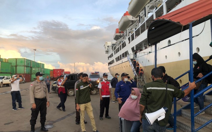 Polsek Kawasan Pelabuhan Batam saat Lakukan Pengamanan Kedatangan Kapal KM Kelud di Pelabuhan Batu Ampar Kota Batam