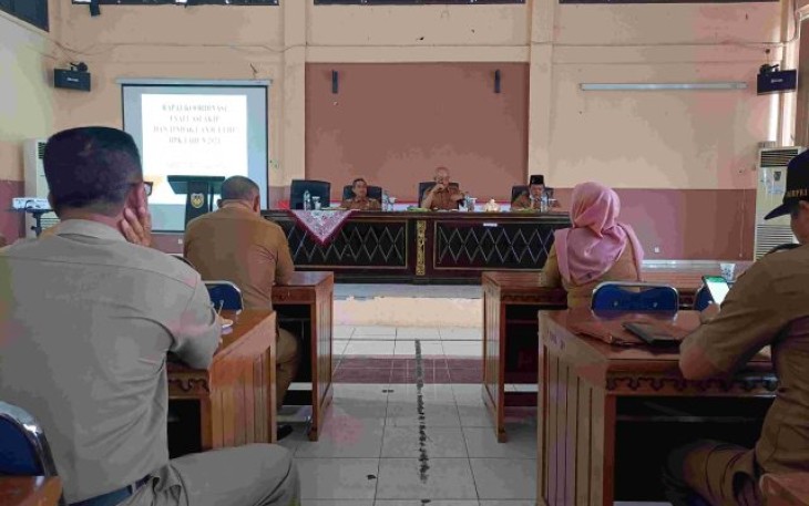 Rapat koordinasi bersama seluruh OPD yang dipimpin oleh Bupati Bengkulu Selatan Gusnan Mulyadi S.E M.M yang dilaksanakan di Gedung Pola Bappeda Litbang, Selasa (7/6/2022).
