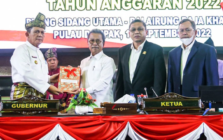 Gubernur Ansar saat Sampaikan Nota Keuangan dan Ranperda APBD-P 2022 pada Paripurna DPRD Kepri