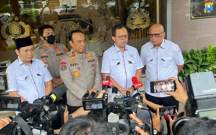 Komisioner Kompolnas Albertus Wahyurudhanto, saat diwawancarai awak media, Senin, 3 Oktober 2022.