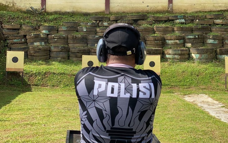 Latihan Menembak