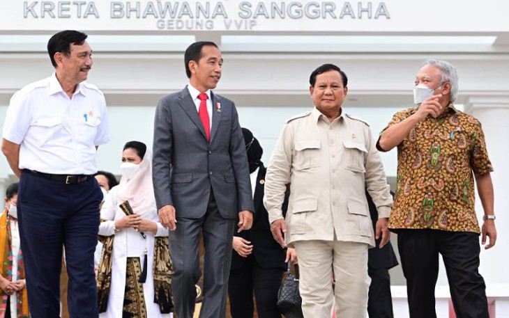Presiden RI Ir H Joko Widodo saat bersama Menko Marves Luhut B. Pandjaitan, Menteri Basuki dan Menteri Pertahanan Prabowo Subianto.