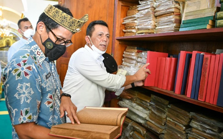 Menteri Pariwisata dan Ekonomi Kreatif RI Sandiaga Uno didampingi Gubernur Kepri H. Ansar Ahmad