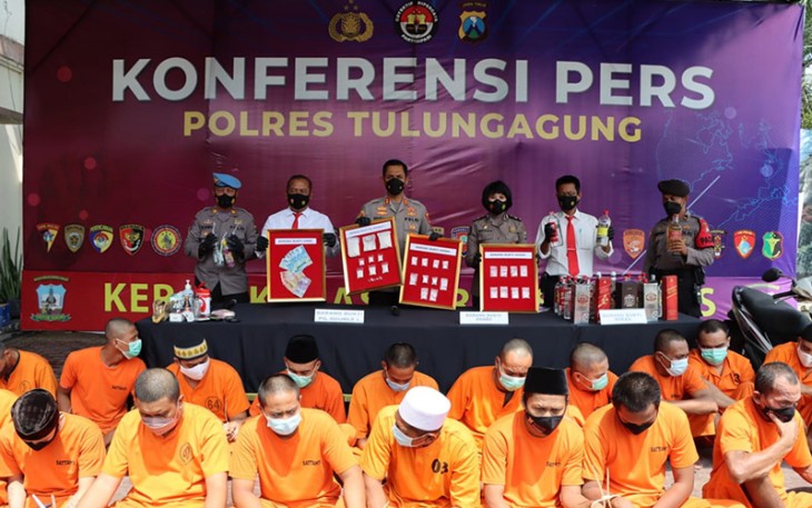 Konferensi pers hasil ungkap kasus Sat Resnarkoba Polres Tulungagung periode bulan Februari s/d Maret 2022 di Halaman Polres Tulungagung, Senin (28/03/2022). 
