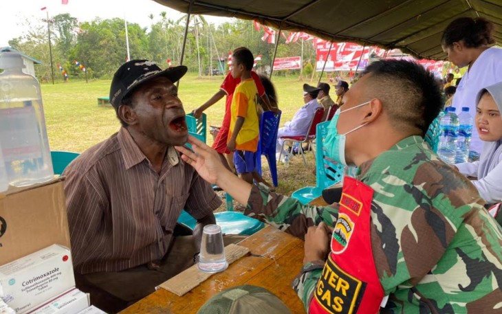 Satgas Yonif 126/KC saat Kembali Gelar Pengobatan Massal Dalam Rangka HUT RI Ke-77 Tahun Bagi Masyarakat Perbatasan Papua