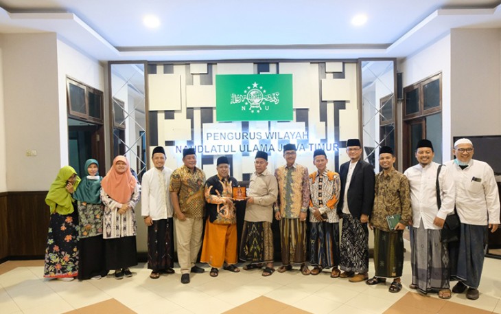 Foto bersama saat silaturahmi rombongan DPW PKS Jatim ke PWNU Jatim