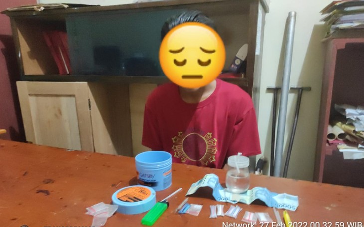 Tersangka dan barang bukti saat diamankan
